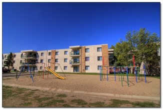 Lincoln Estates Apartments in Anoka, MN - Building Photo - Building Photo