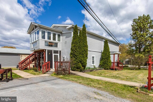 property at 3937 Glenhurst Rd