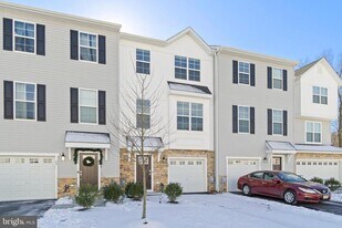 69 Aviary Rd in West Deptford, NJ - Building Photo