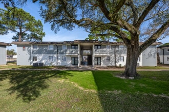 Tiger Den Apartments in Baton Rouge, LA - Building Photo - Building Photo
