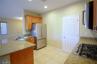 9519 Knopfler Ln in Las Vegas, NV - Building Photo - Building Photo