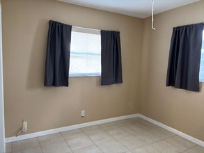 8601 NW 59th St in Tamarac, FL - Building Photo - Building Photo