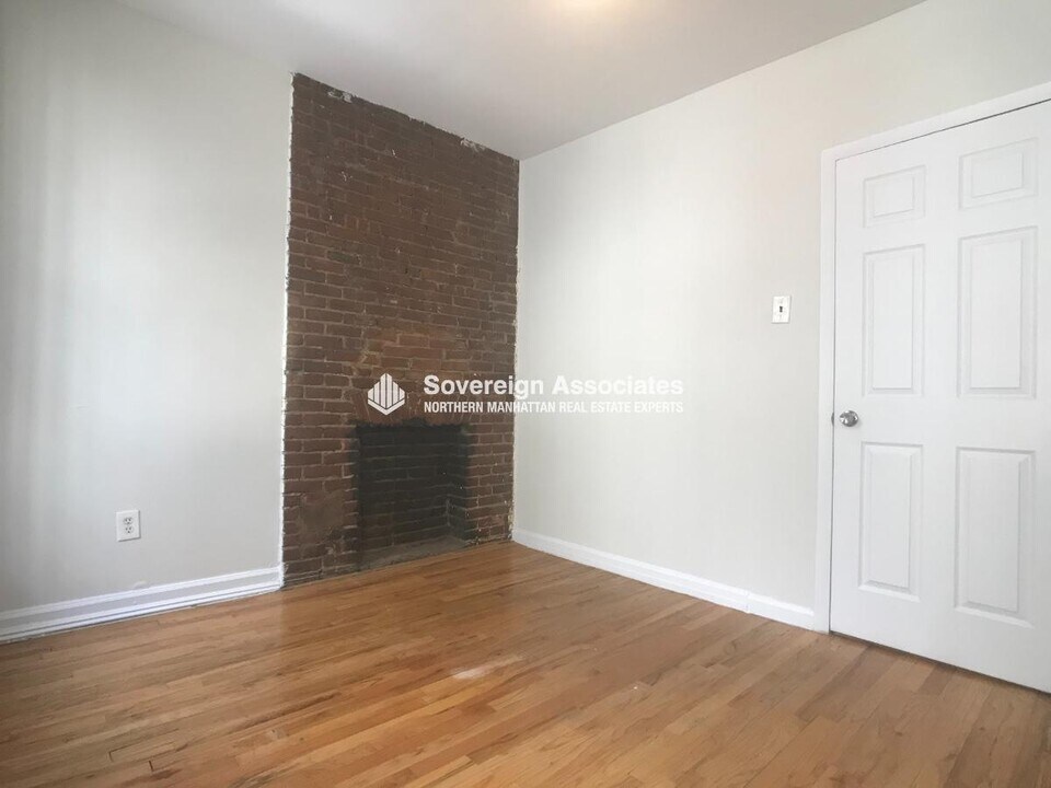 405 W 49th St in New York, NY - Building Photo