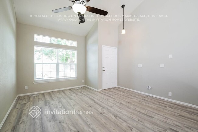 9678 Lansing Cir in Commerce City, CO - Foto de edificio - Building Photo