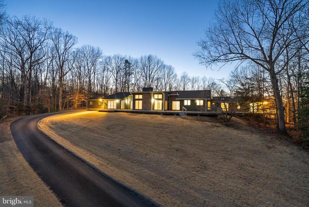 20 Cessna Ln in Fredericksburg, VA - Building Photo