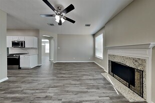 1610 Blossom Creek Ct in Humble, TX - Building Photo
