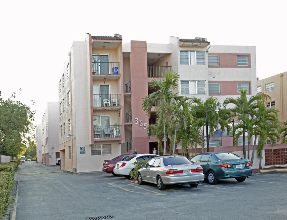 72nd Avenue Apartments in Miami, FL - Building Photo