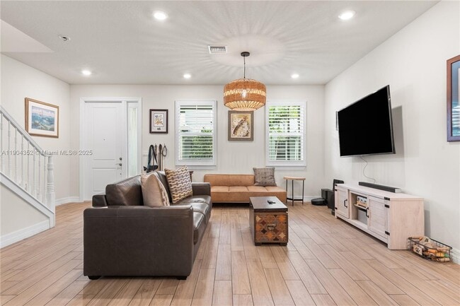 1030 Eucalyptus Dr in Hollywood, FL - Building Photo - Building Photo