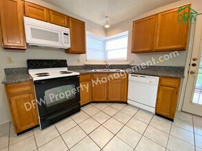 1037 Stableway Ln in Bedford, TX - Building Photo - Building Photo