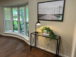 8606 Gladedale Dr in Waco, TX - Building Photo - Building Photo