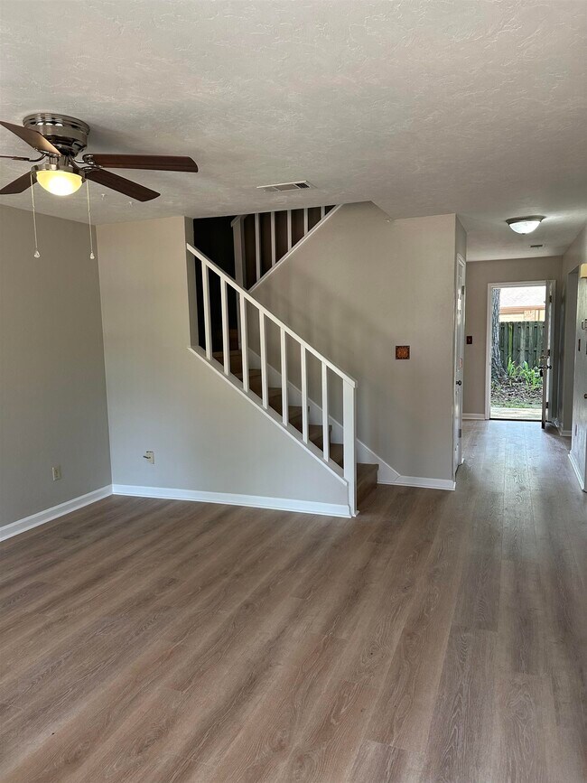 2395 Claremont Ln in Tallahassee, FL - Building Photo - Building Photo