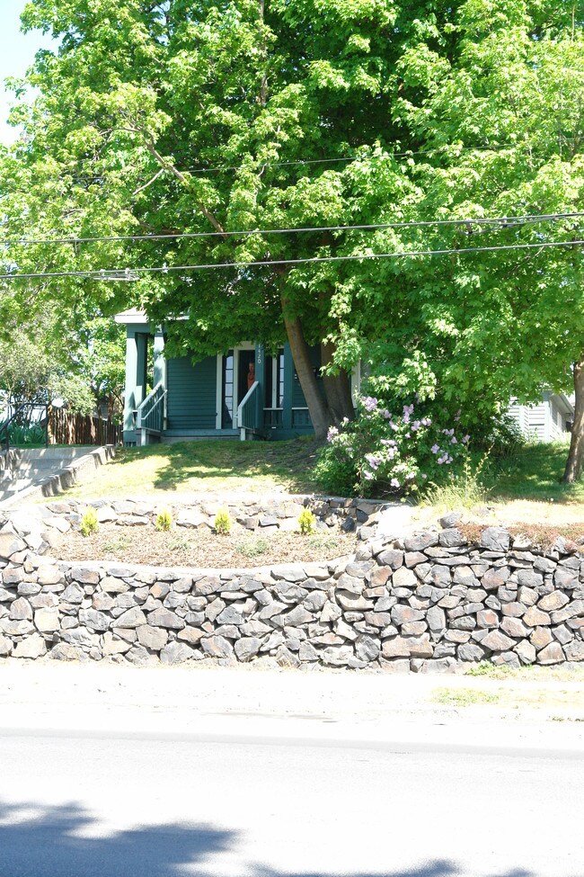 1420 N Post St in Spokane, WA - Foto de edificio - Building Photo