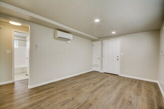 554 S Douglas St, Unit Top Floor in Salt Lake City, UT - Building Photo - Building Photo