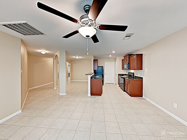 733 Totem Trail Dr in La Marque, TX - Building Photo - Building Photo