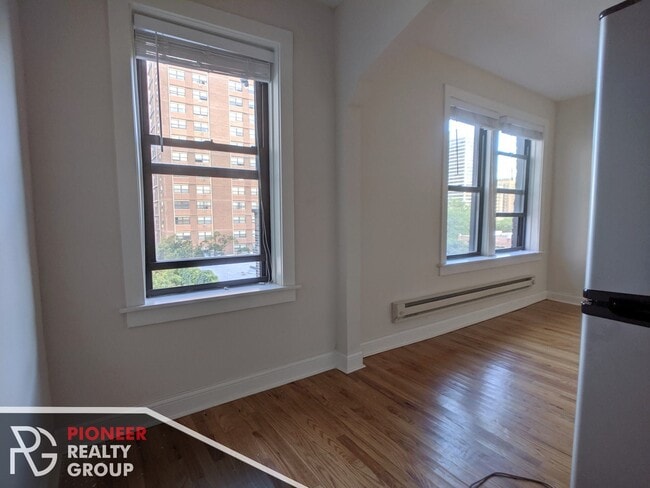 618 W Patterson Ave, Unit 605 in Chicago, IL - Building Photo - Building Photo