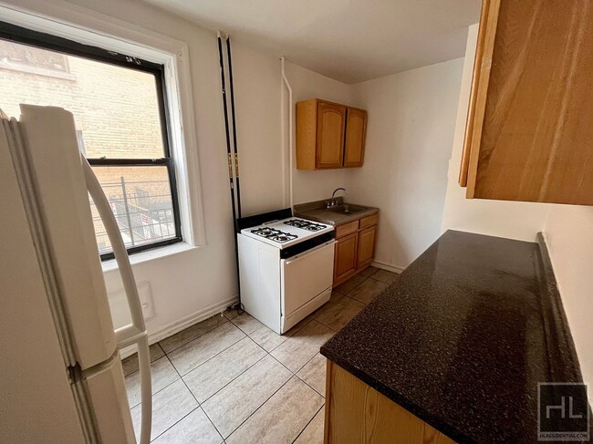 86 Hamilton Ave, Unit 3 in Yonkers, NY - Building Photo - Building Photo