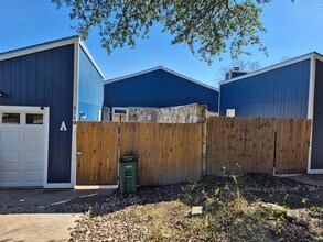 916 Sirocco Dr in Austin, TX - Building Photo - Building Photo