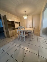 2216 SW 60th Ave in Miami, FL - Foto de edificio - Building Photo
