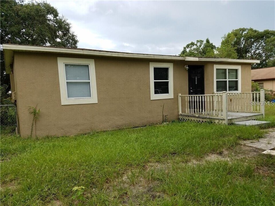 8609 N Greenwood Ave in Tampa, FL - Building Photo