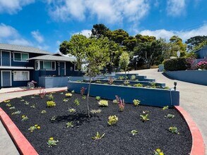 90 Mar Vista Dr in Monterey, CA - Building Photo - Building Photo