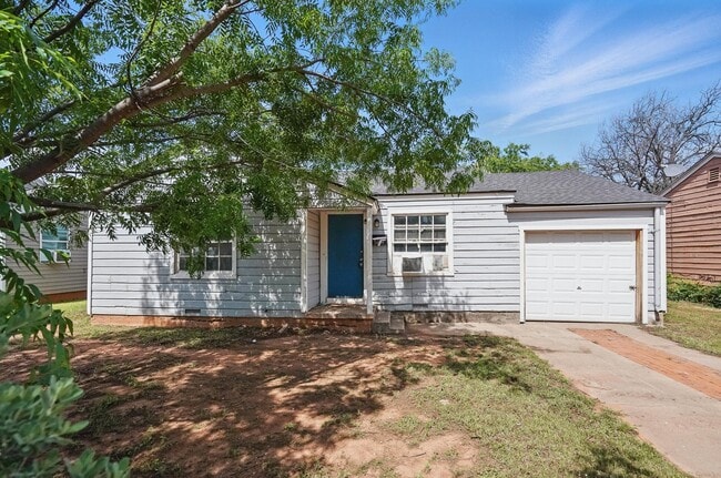 property at 1526 Green St