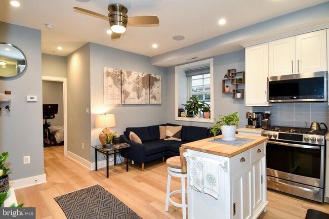 625 Park Rd NW, Unit C7 in Washington, DC - Building Photo - Building Photo