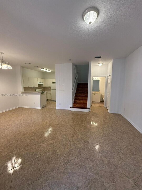 1410 S Santa Catalina Cir in North Lauderdale, FL - Building Photo