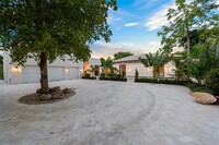 924 NE 84th St in Miami, FL - Building Photo - Building Photo