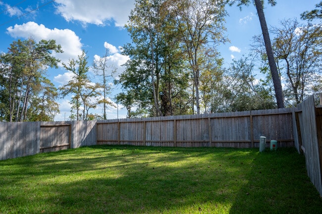 5746 Hampton Valley Dr in Spring, TX - Foto de edificio - Building Photo