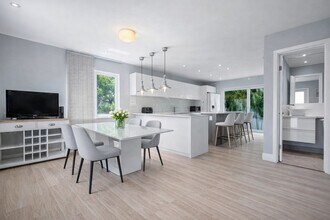 100 NW 40th St in Miami, FL - Foto de edificio - Building Photo