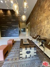 901 Flower St in Los Angeles, CA - Building Photo - Building Photo