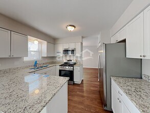 1712 Tall Oaks Dr in Plainfield, IL - Building Photo - Building Photo