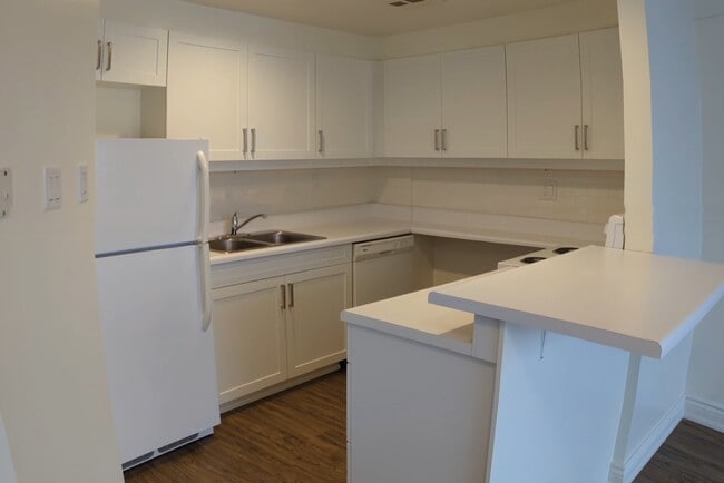 67 Bronte Rd in Oakville, ON - Building Photo - Building Photo