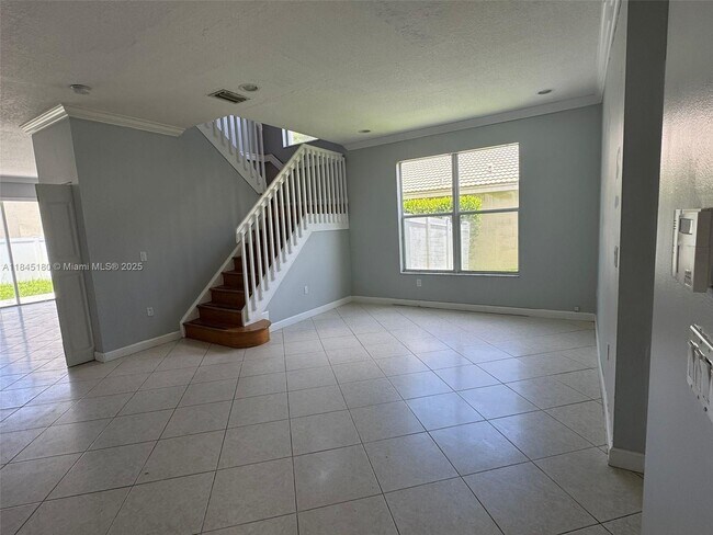 16439 SW 28th Ct in Miramar, FL - Foto de edificio - Building Photo