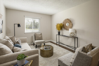 The Flats Off Main in Lexington, SC - Building Photo - Interior Photo