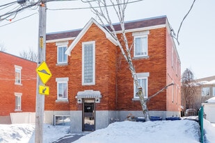 44 Du Pacifique Av in Laval, QC - Building Photo