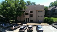 Hanover Place - 200 Hanover Pl #1 in Lawrence, KS - Foto de edificio - Building Photo