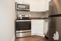 812 W Lakeside Pl, Unit 611 in Chicago, IL - Building Photo - Building Photo