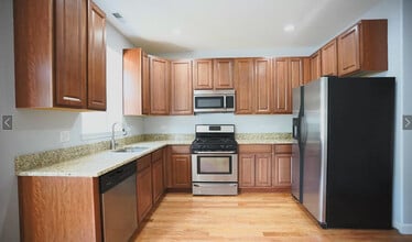 3045 W FULLERTON in Chicago, IL - Foto de edificio - Building Photo