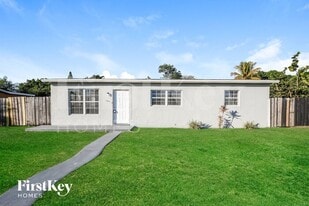 1231 NE 214th St in Miami, FL - Building Photo