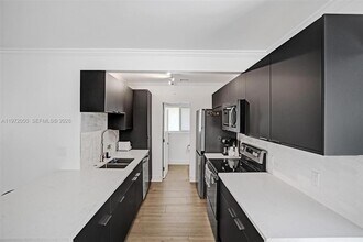 3320 NE 13th Ave in Oakland Park, FL - Foto de edificio - Building Photo