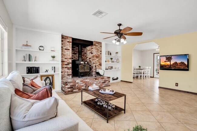 5816 Buena Suerte Rd in Yucca Valley, CA - Building Photo - Building Photo
