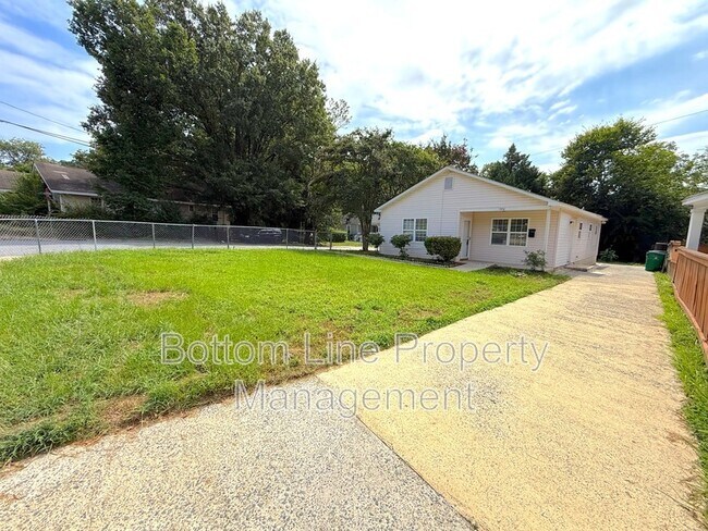 property at 1324 Parkwood Ave