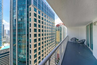 1200 Brickell Bay Dr in Miami, FL - Building Photo - Building Photo