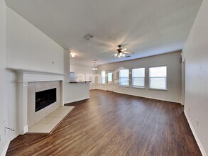 202 Splintered Arrow Dr in La Marque, TX - Building Photo - Building Photo