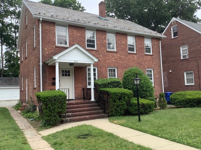 221 Everett Pl, Unit A - Downstairs