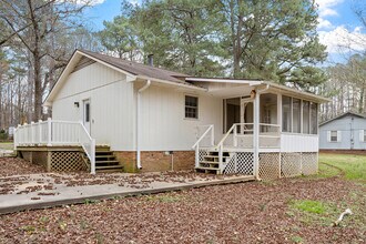 207 S Hillcrest Dr in Siler City, NC - Building Photo - Building Photo