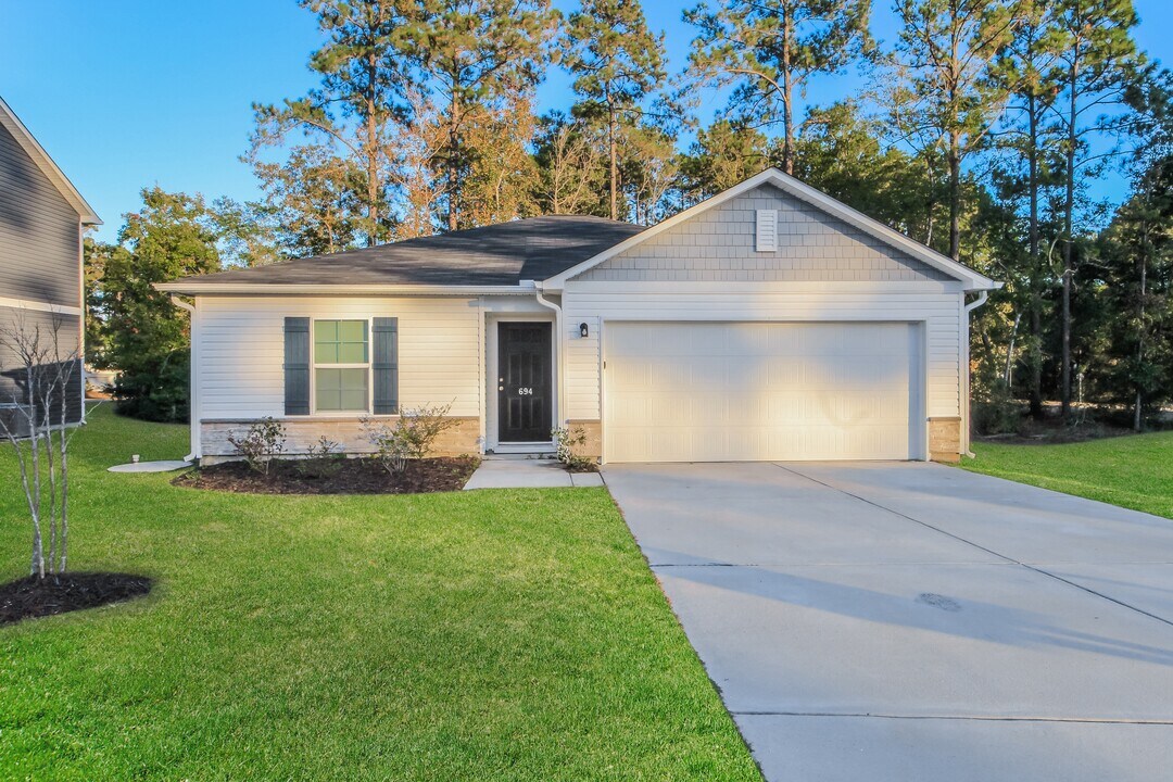 694 Hadley Ct SE in Bolivia, NC - Building Photo