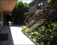 Milton Court Apartments in Whittier, CA - Foto de edificio - Building Photo