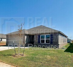 1812 Hayes Ln in Oklahoma City, OK - Building Photo - Building Photo